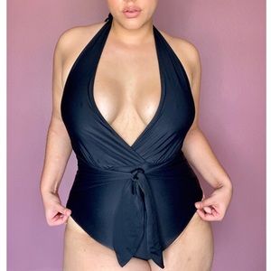 Plus size black swimsuit 🖤